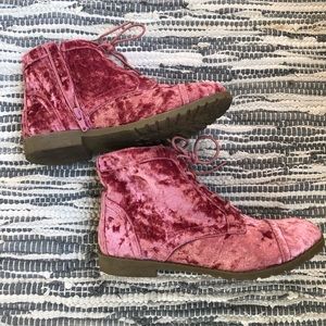 Girls/women’s zip up ankle boots, size 5